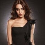 تعرف على جانسو ديري، الممثلة التركية الشهيرة، واكتشف أسرار نجاحها في مسلسلاتها الشهيرة وأعمالها المميزة التي جعلتها واحدة من أبرز النجوم.